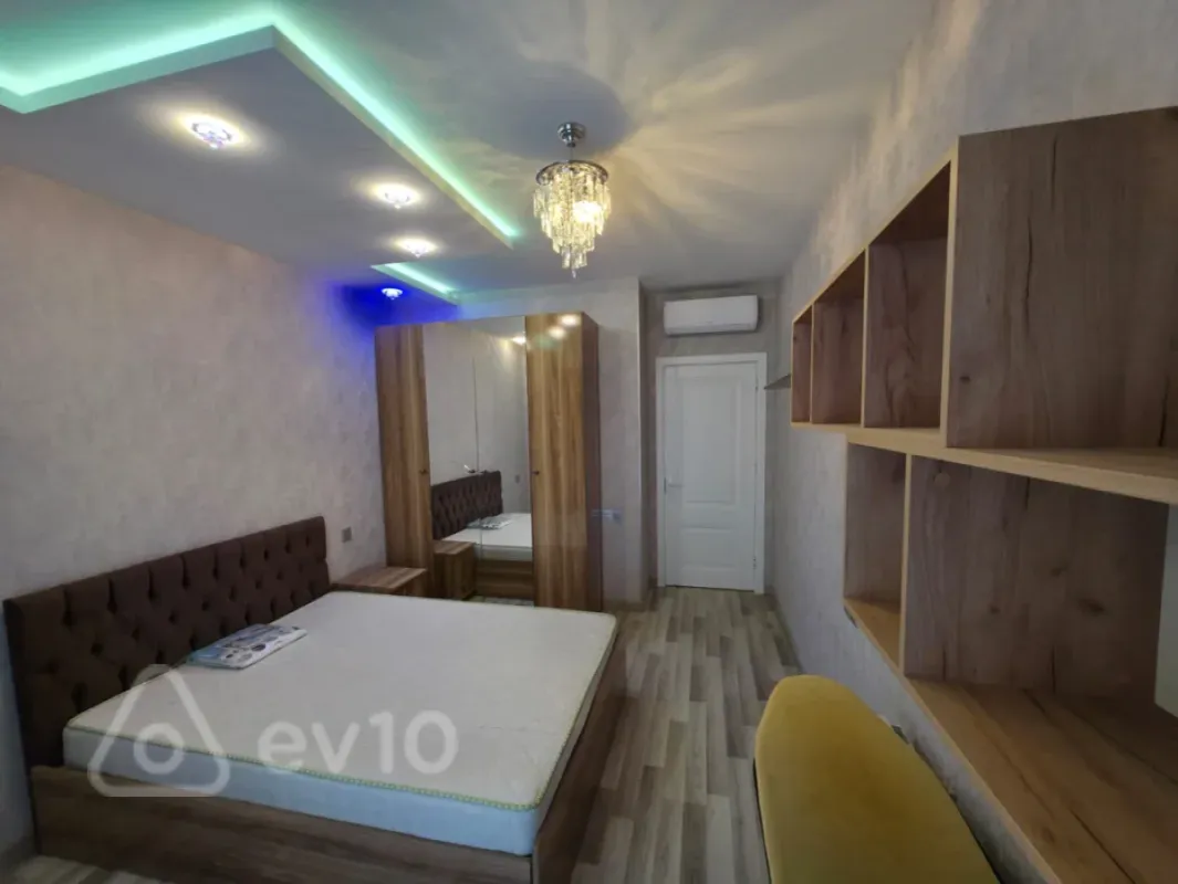 Kirayə verilir 4 otaqlı yeni tikili 148 m²