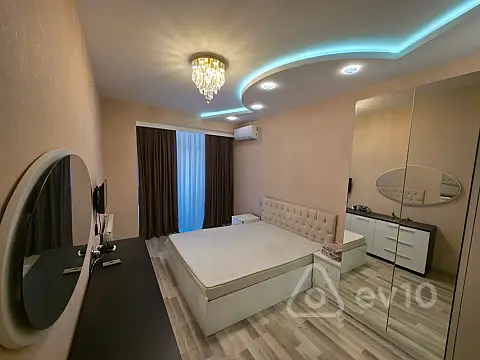 Kirayə verilir 4 otaqlı yeni tikili 148 m²