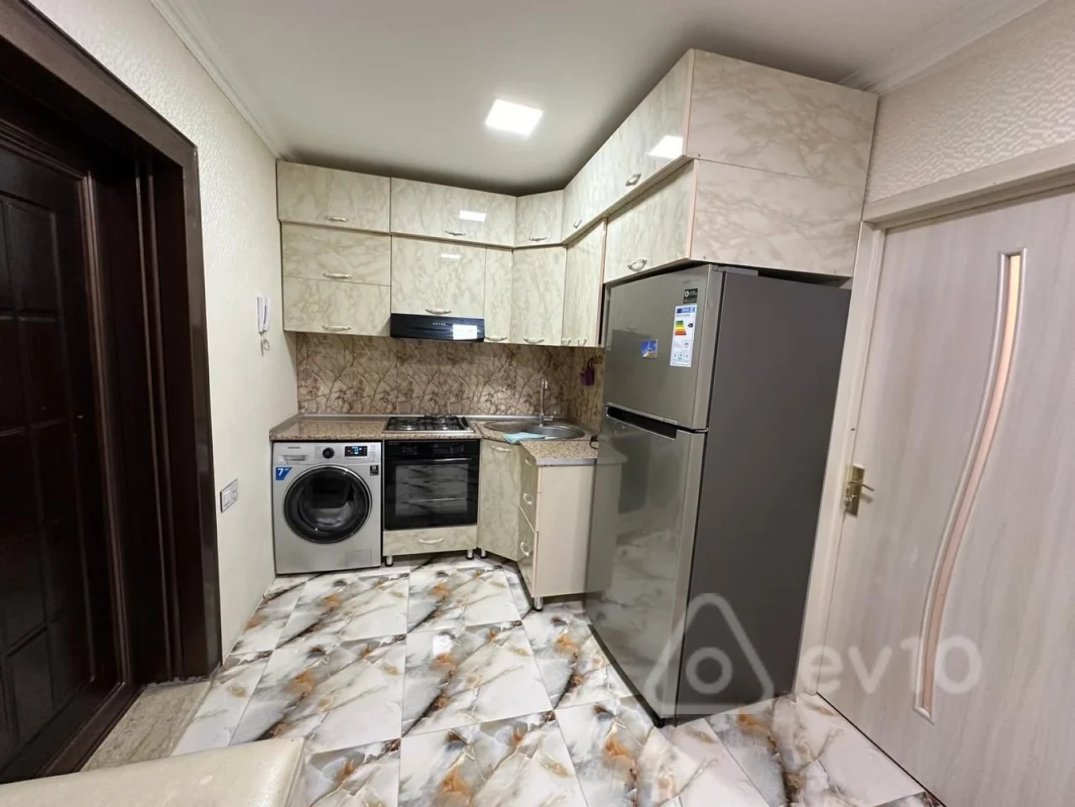 Kirayə verilir 2 otaqlı yeni tikili 70 m²