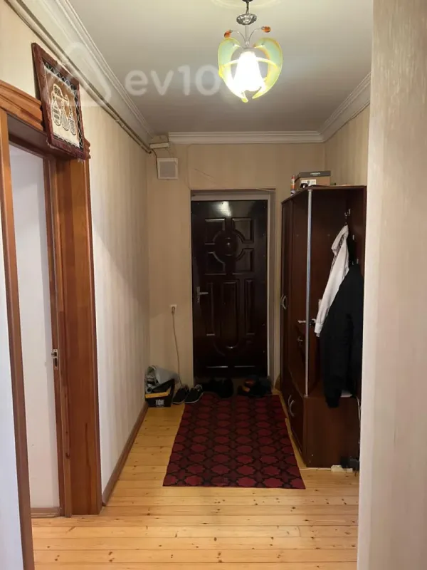 Kirayə verilir 3 otaqlı köhnə tikili 85 m²