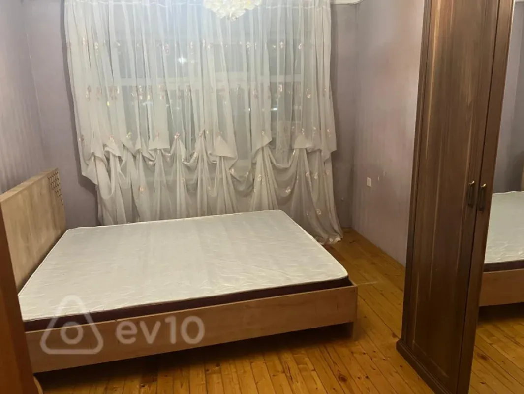Kirayə verilir 3 otaqlı köhnə tikili 85 m²