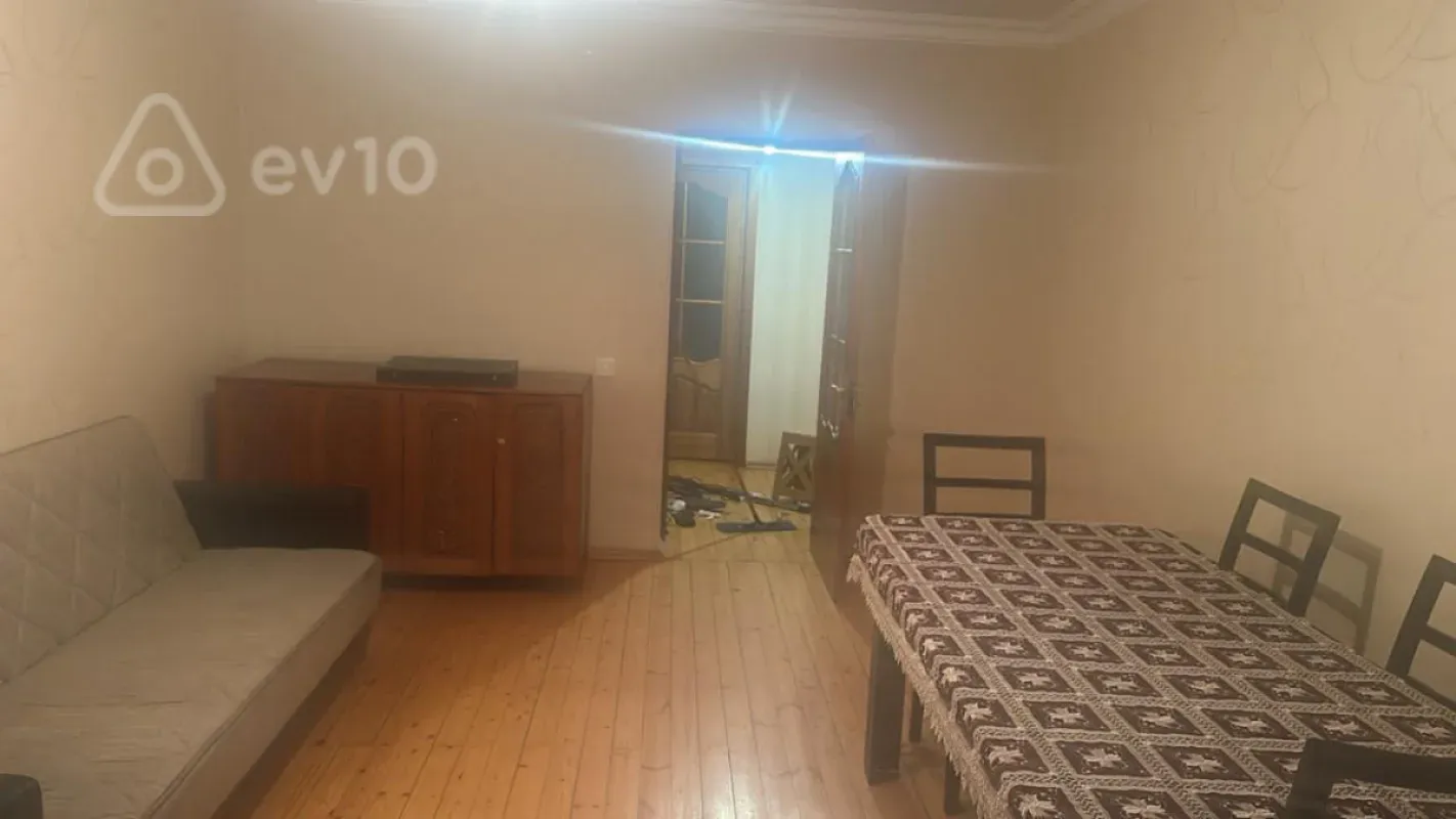 Kirayə verilir 3 otaqlı köhnə tikili 85 m²