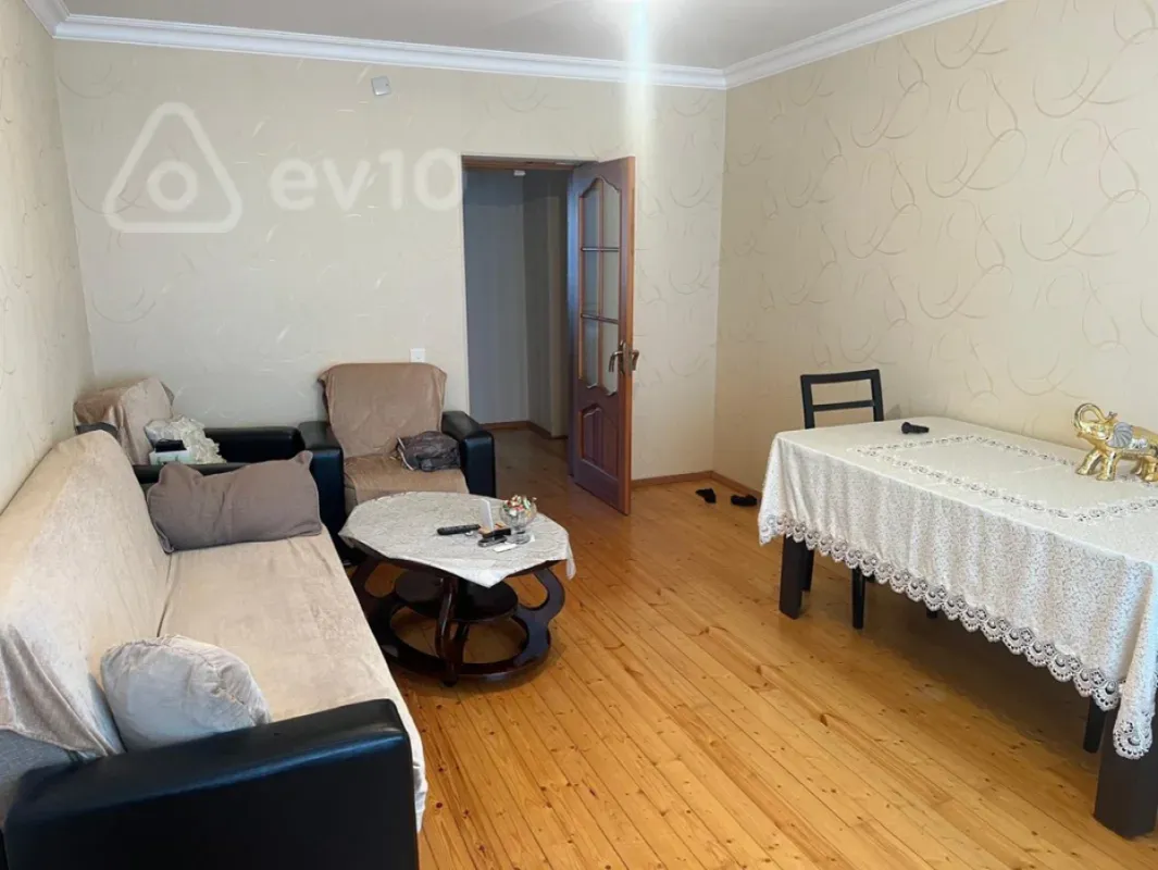 Kirayə verilir 3 otaqlı köhnə tikili 85 m²