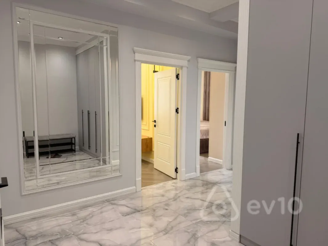 Satılır 2 otaqlı yeni tikili 70 m²