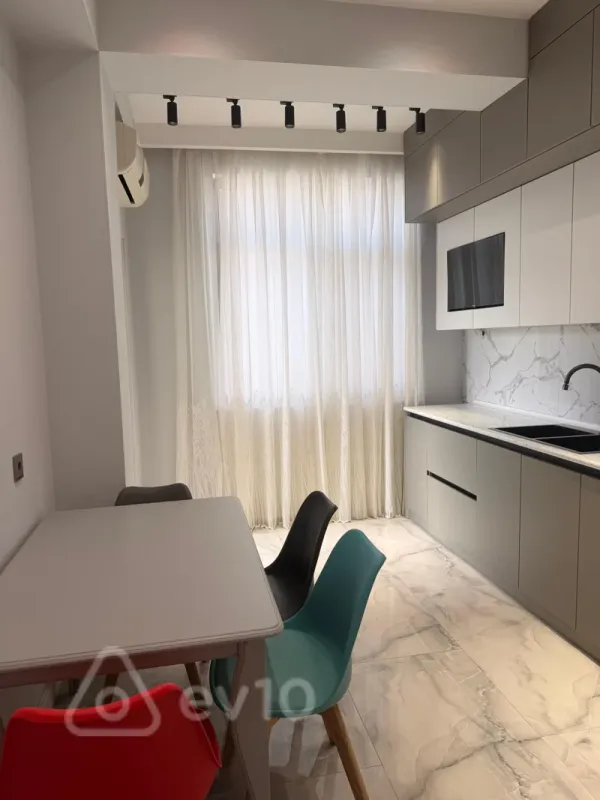 Satılır 2 otaqlı yeni tikili 70 m²