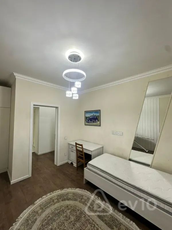 Kirayə verilir 3 otaqlı köhnə tikili 82 m²