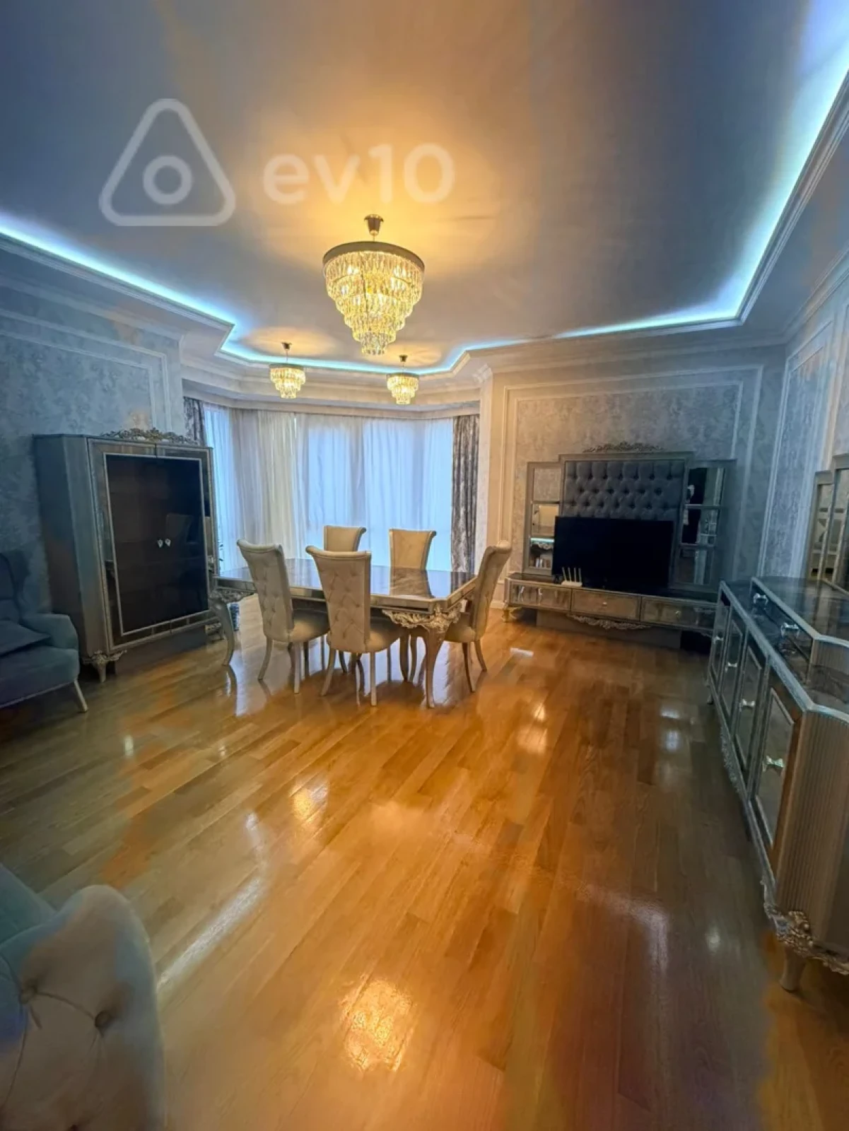 Kirayə verilir 3 otaqlı yeni tikili 130 m²