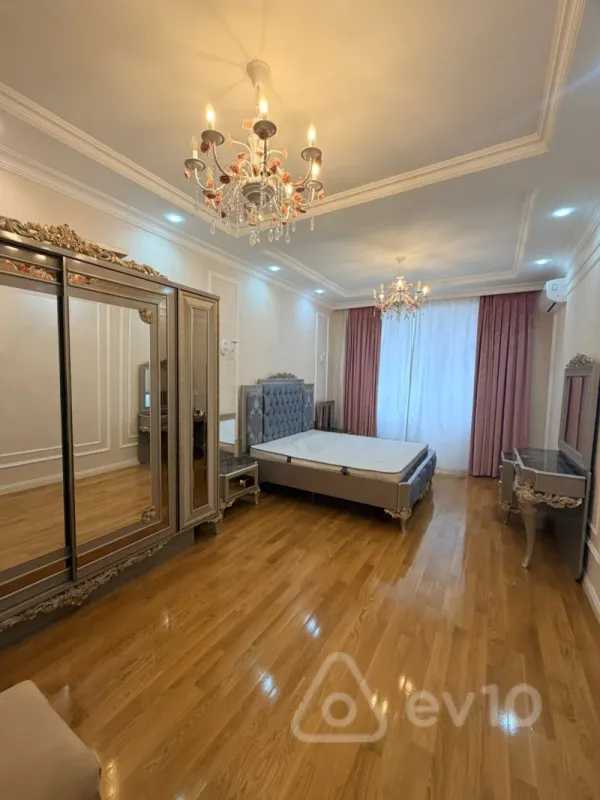 Kirayə verilir 3 otaqlı yeni tikili 130 m²