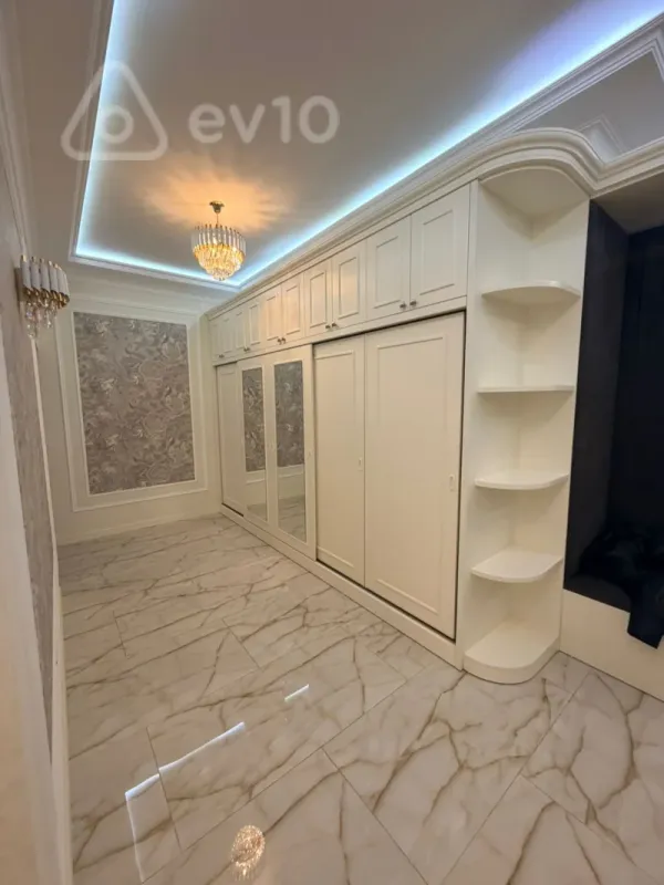 Kirayə verilir 3 otaqlı yeni tikili 130 m²