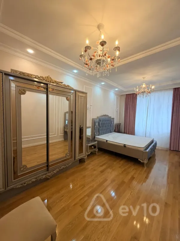 Kirayə verilir 3 otaqlı yeni tikili 130 m²