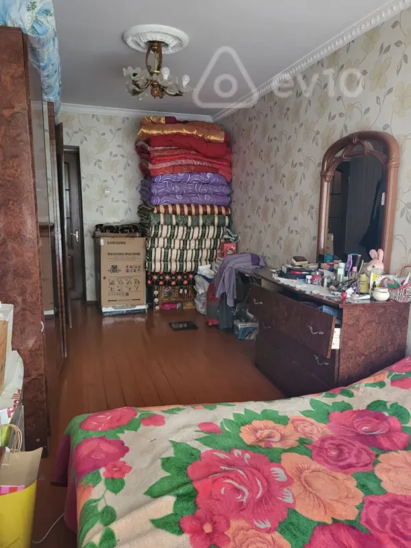 Satılır 4 otaqlı köhnə tikili 100 m²