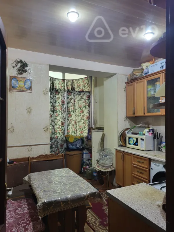 Satılır 4 otaqlı köhnə tikili 100 m²