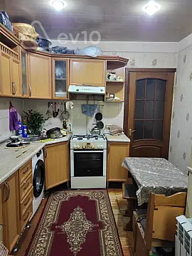 Satılır 4 otaqlı köhnə tikili 100 m²