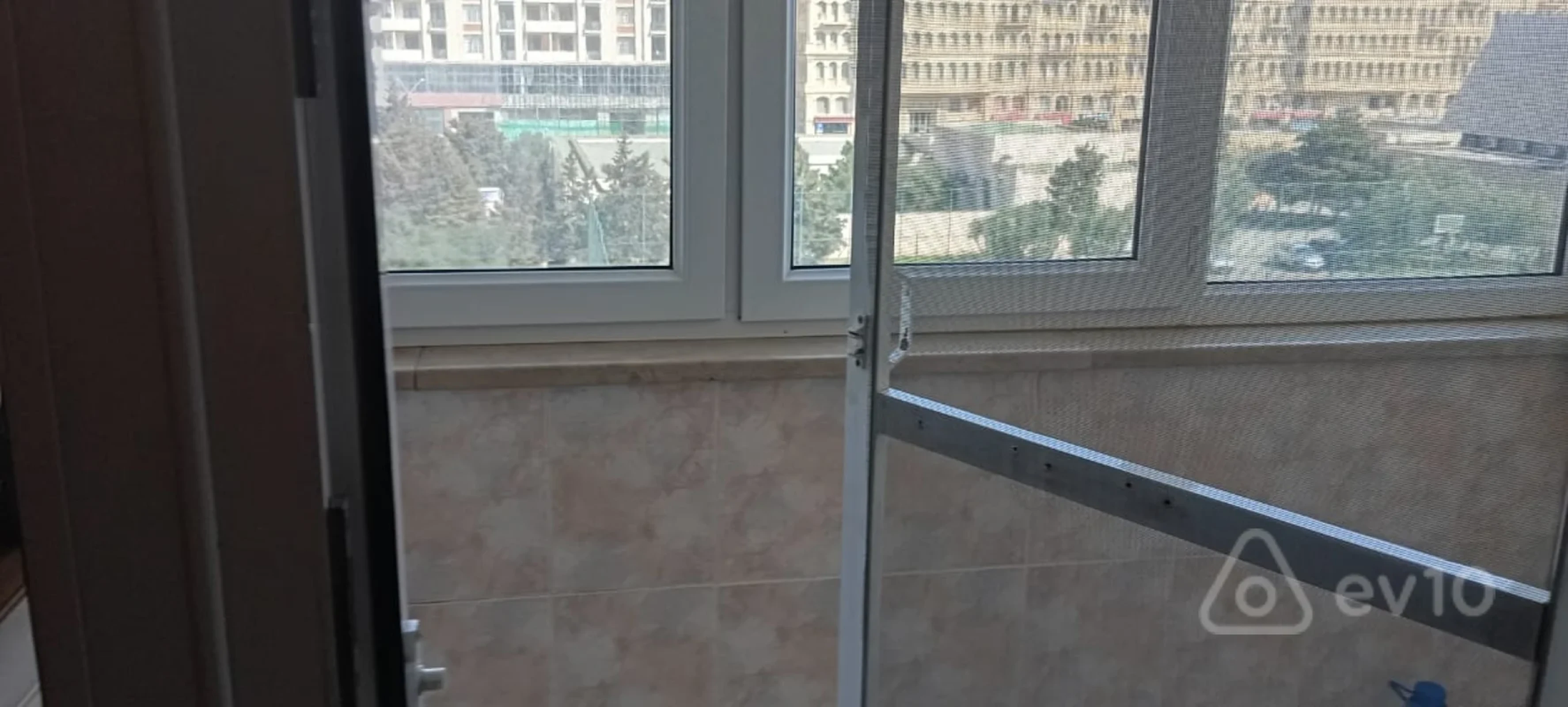 Kirayə verilir 3 otaqlı köhnə tikili 90 m²