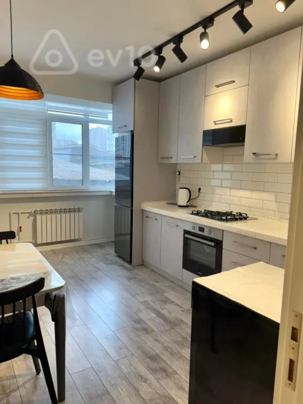 Satılır 2 otaqlı köhnə tikili 60 m²