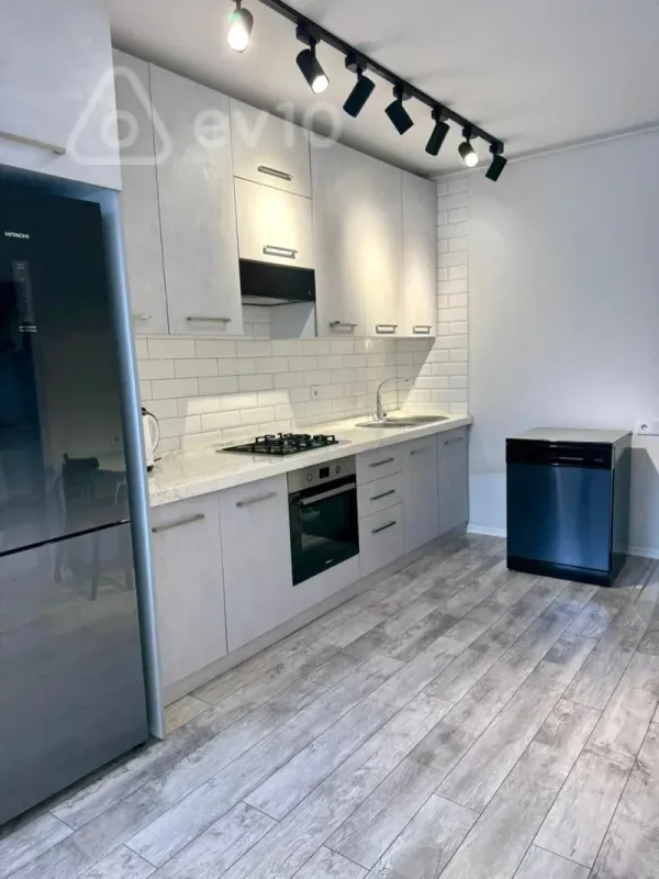 Satılır 2 otaqlı köhnə tikili 60 m²