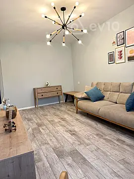 Satılır 2 otaqlı köhnə tikili 60 m²