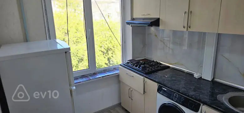 Kirayə verilir 2 otaqlı köhnə tikili 60 m²