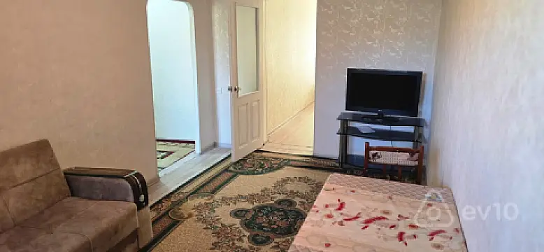 Kirayə verilir 2 otaqlı köhnə tikili 60 m²