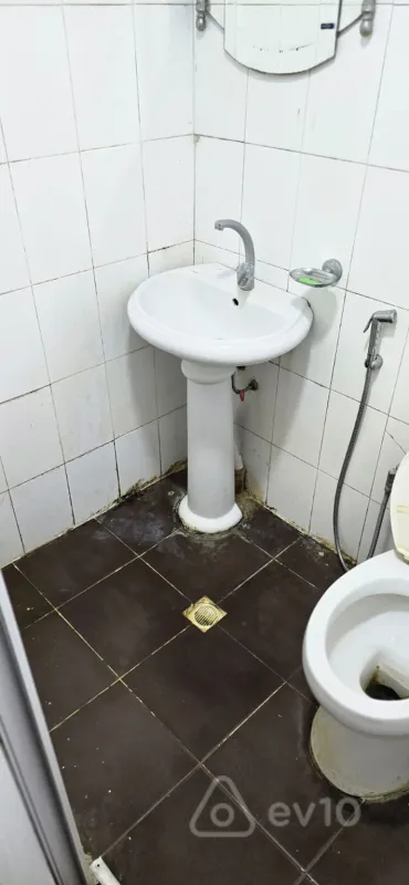 Kirayə verilir 2 otaqlı köhnə tikili 60 m²