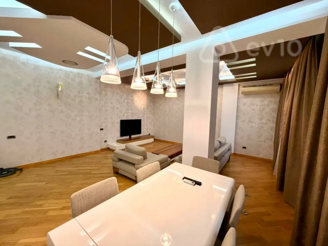 Satılır 3 otaqlı yeni tikili 120 m²