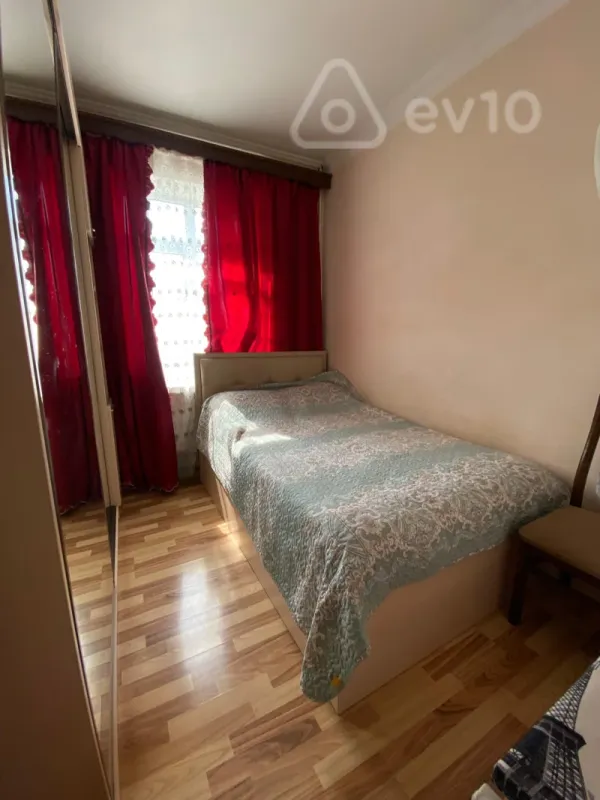 Kirayə verilir 2 otaqlı köhnə tikili 50 m²