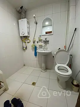 Kirayə verilir 2 otaqlı köhnə tikili 50 m²