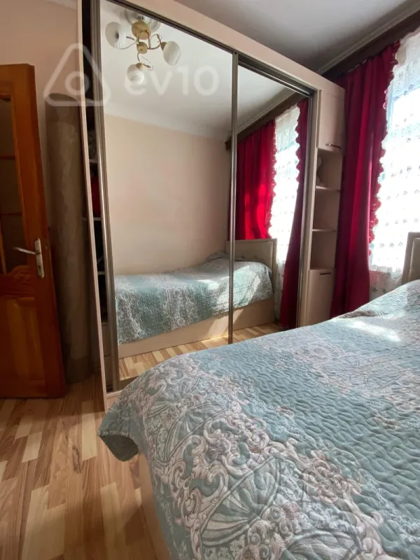 Kirayə verilir 2 otaqlı köhnə tikili 50 m²