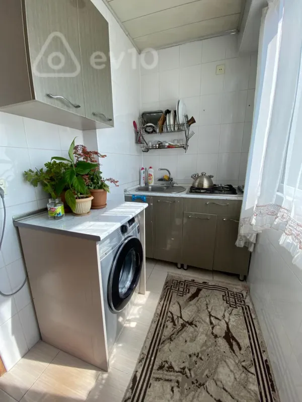 Kirayə verilir 2 otaqlı köhnə tikili 50 m²