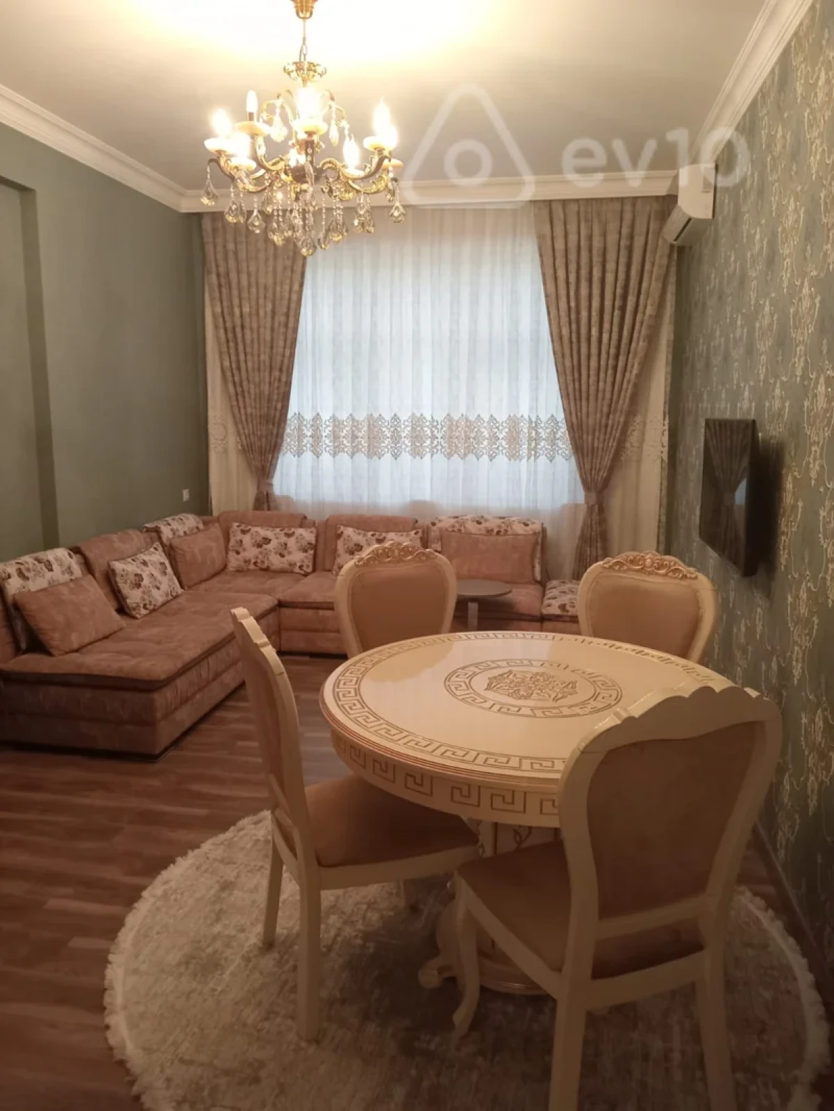 Kirayə verilir 2 otaqlı yeni tikili 70 m²