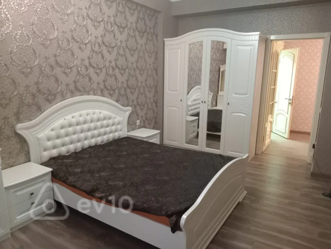 Kirayə verilir 2 otaqlı yeni tikili 70 m²