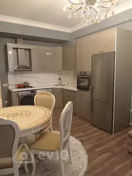 Kirayə verilir 2 otaqlı yeni tikili 70 m²