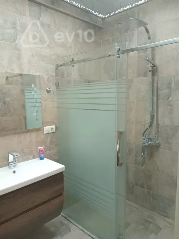 Kirayə verilir 2 otaqlı yeni tikili 70 m²