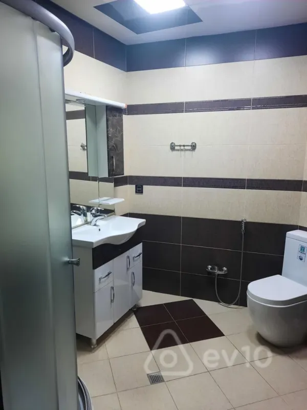 Kirayə verilir 3 otaqlı yeni tikili 138 m²