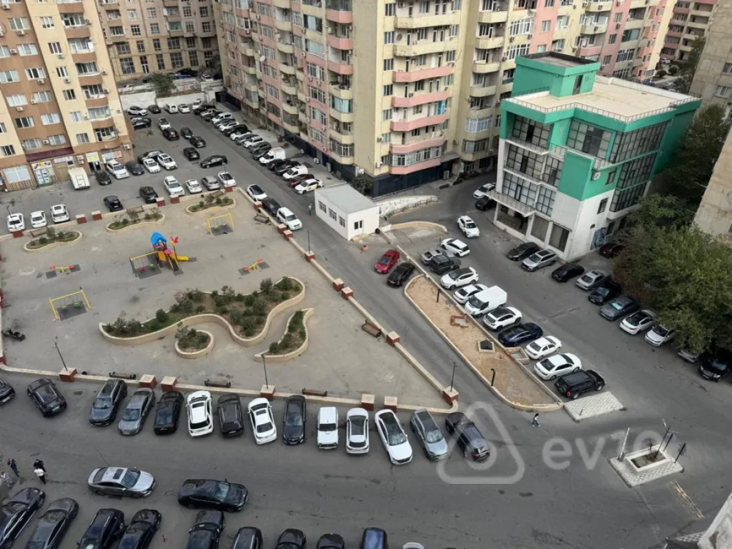 Kirayə verilir 3 otaqlı yeni tikili 138 m²