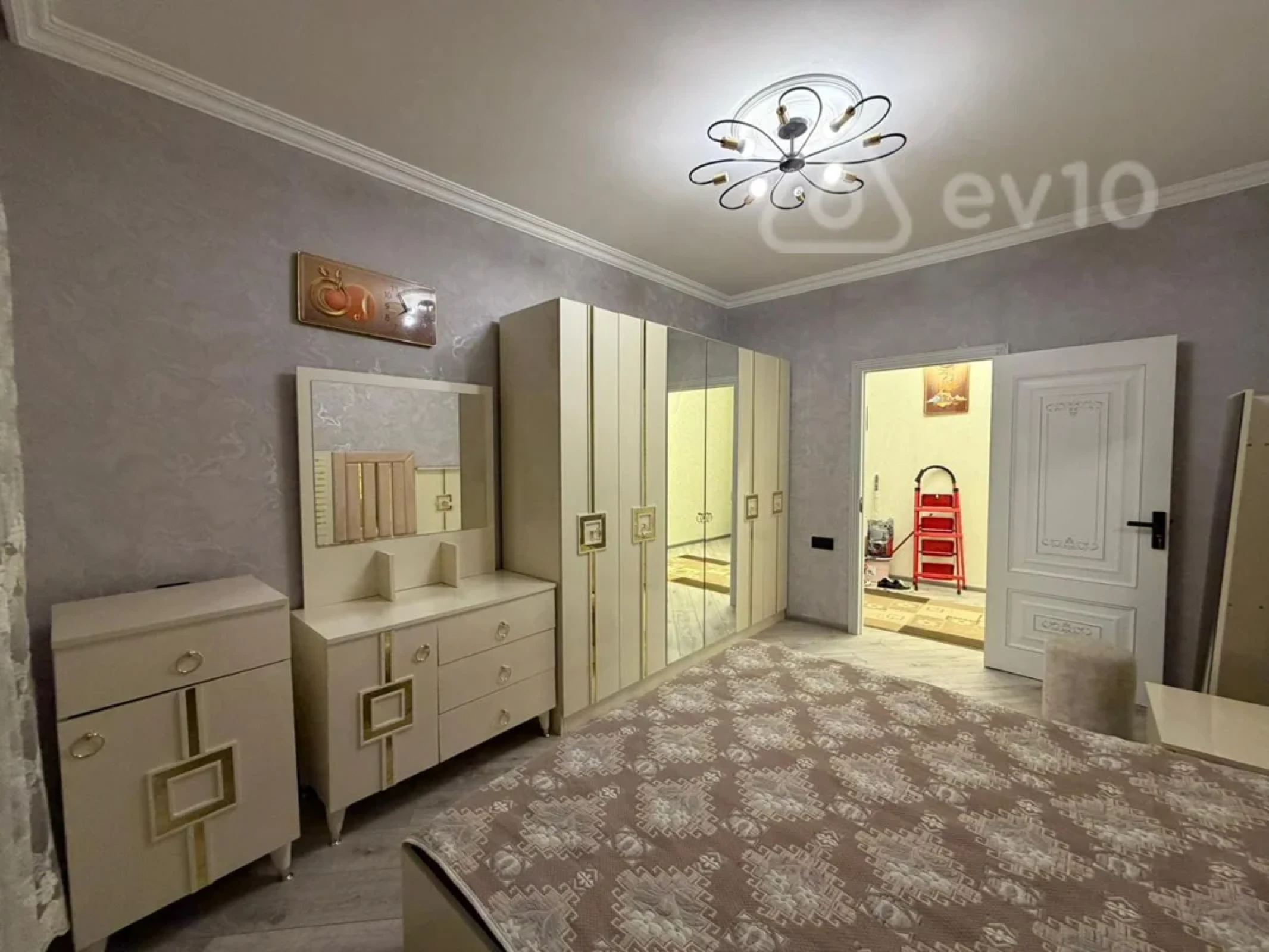 Kirayə verilir 2 otaqlı köhnə tikili 90 m²
