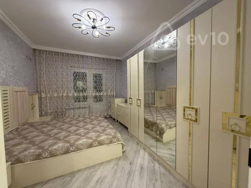 Kirayə verilir 2 otaqlı köhnə tikili 90 m²