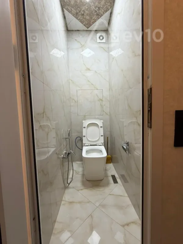 Kirayə verilir 2 otaqlı köhnə tikili 90 m²