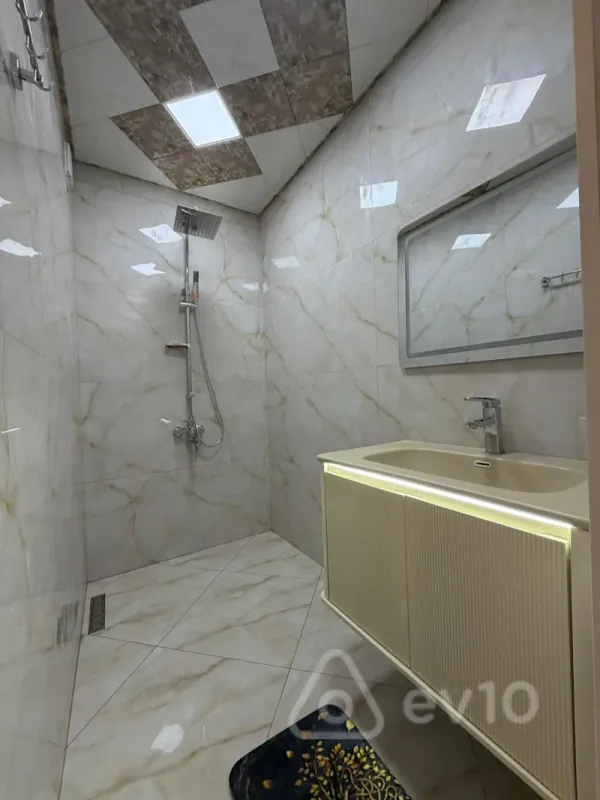 Kirayə verilir 2 otaqlı köhnə tikili 90 m²