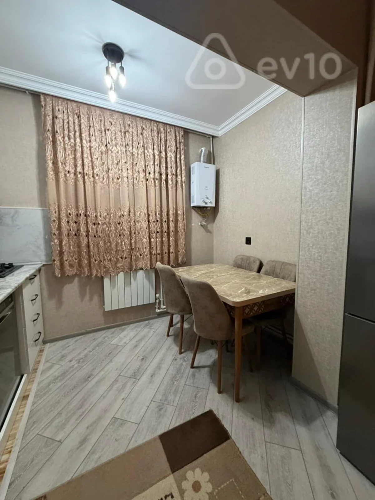 Kirayə verilir 2 otaqlı köhnə tikili 90 m²