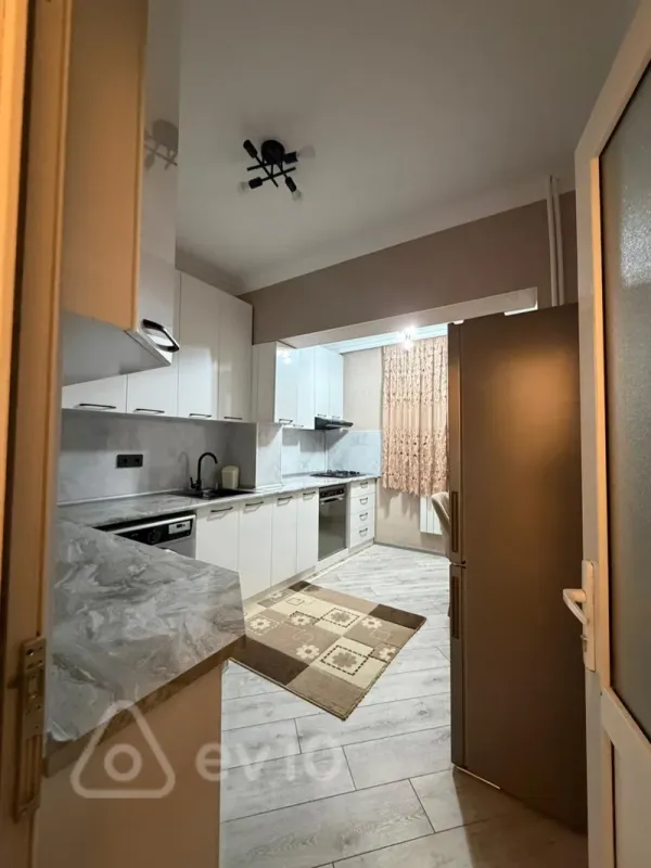 Kirayə verilir 2 otaqlı köhnə tikili 90 m²
