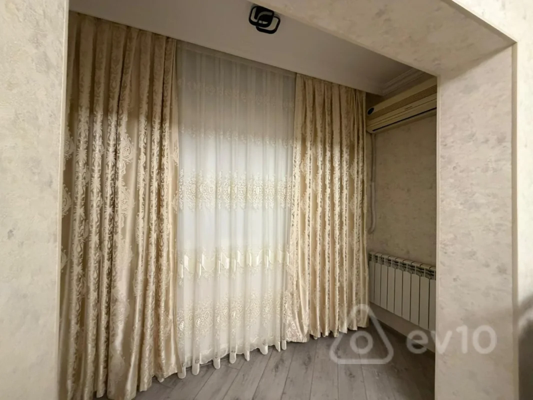 Kirayə verilir 2 otaqlı köhnə tikili 90 m²
