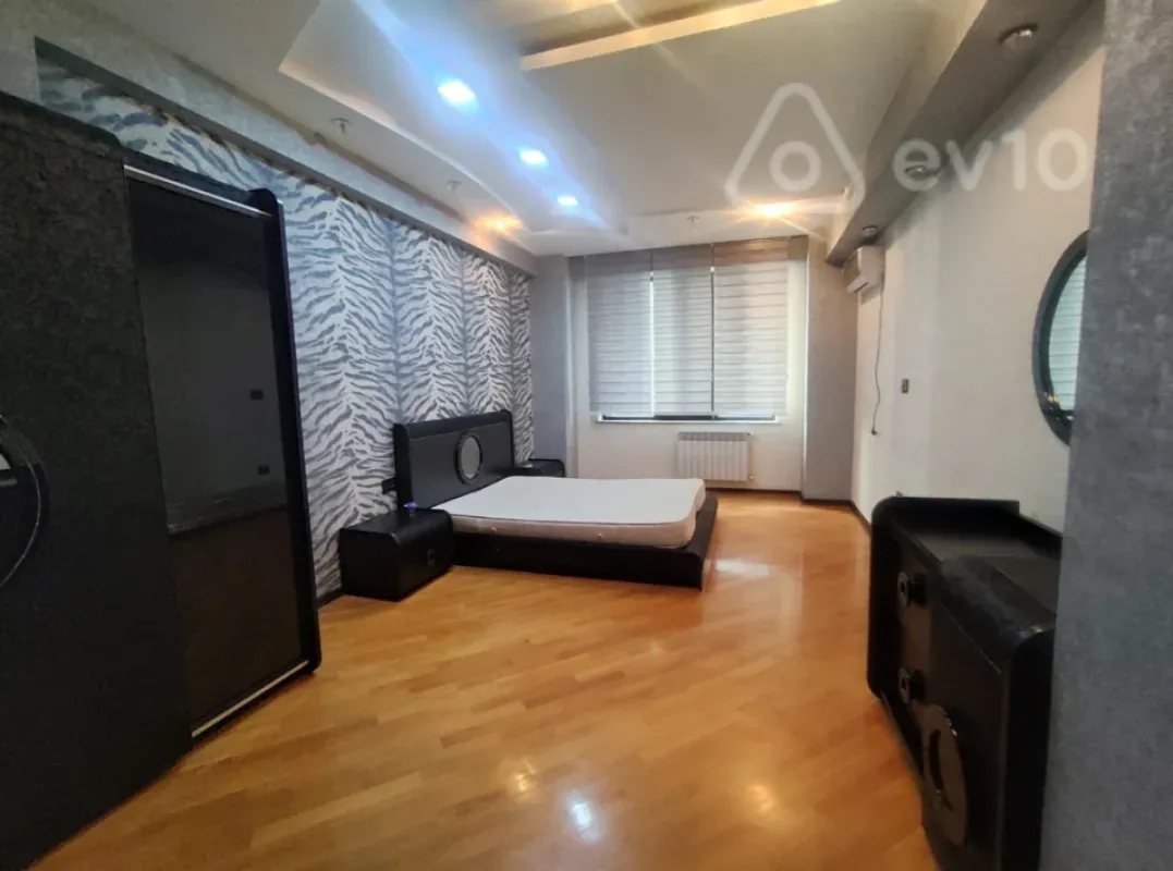 Kirayə verilir 3 otaqlı yeni tikili 140 m²