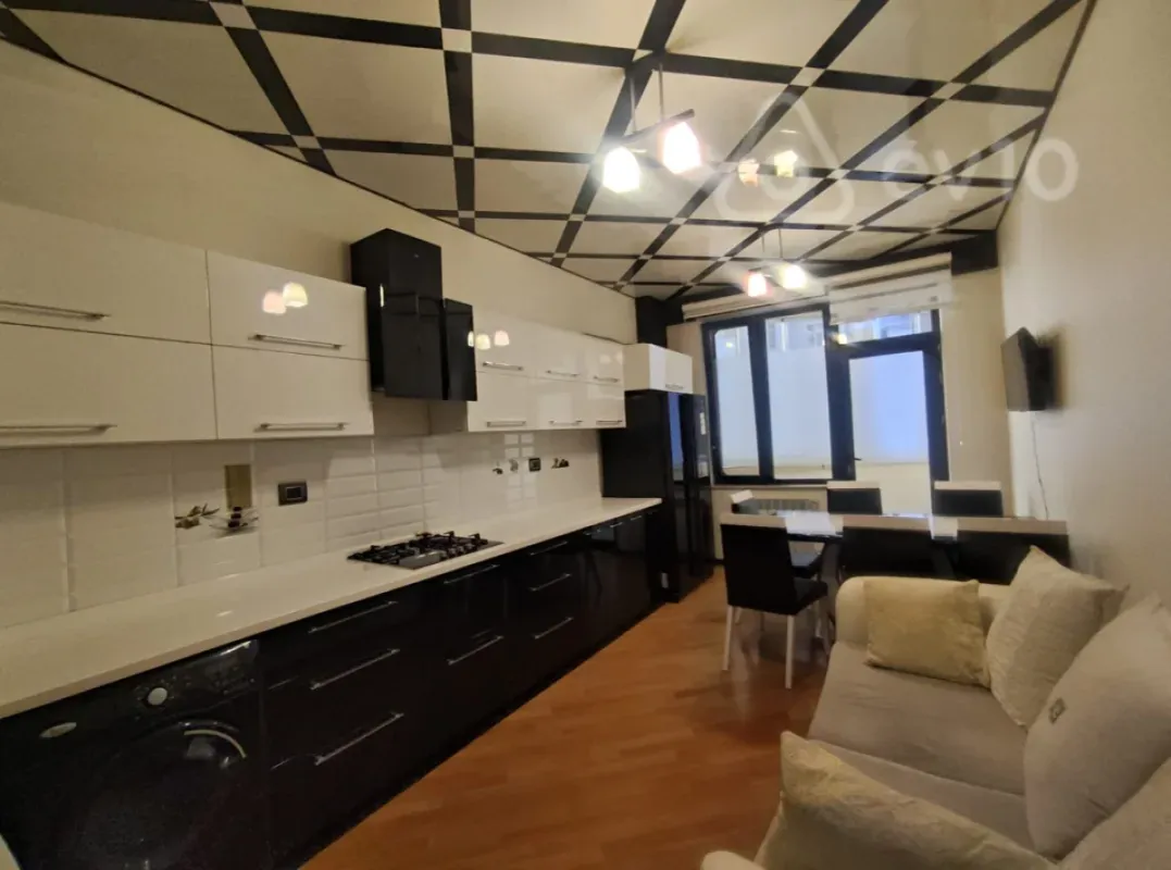 Kirayə verilir 3 otaqlı yeni tikili 140 m²