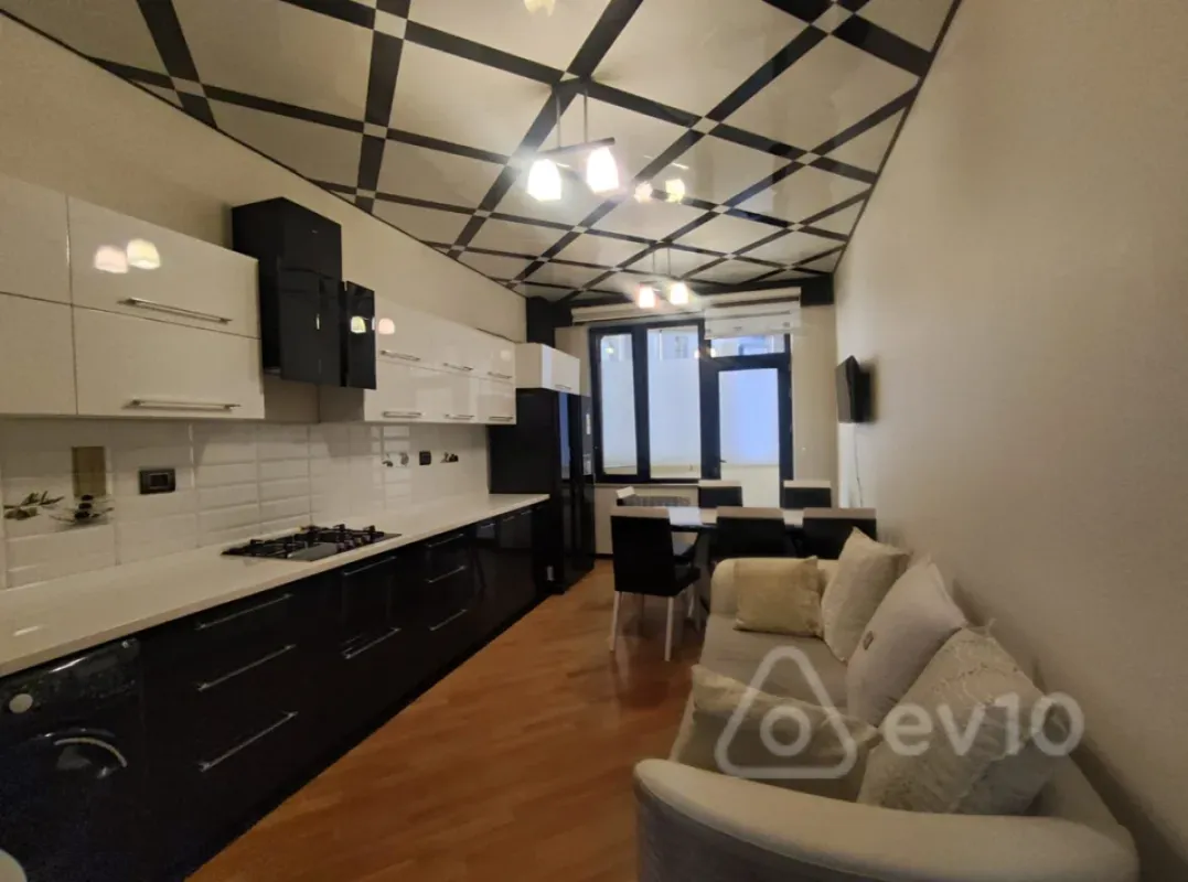 Kirayə verilir 3 otaqlı yeni tikili 140 m²