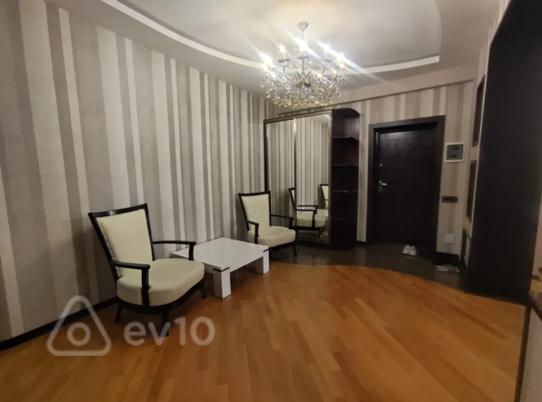 Kirayə verilir 3 otaqlı yeni tikili 140 m²