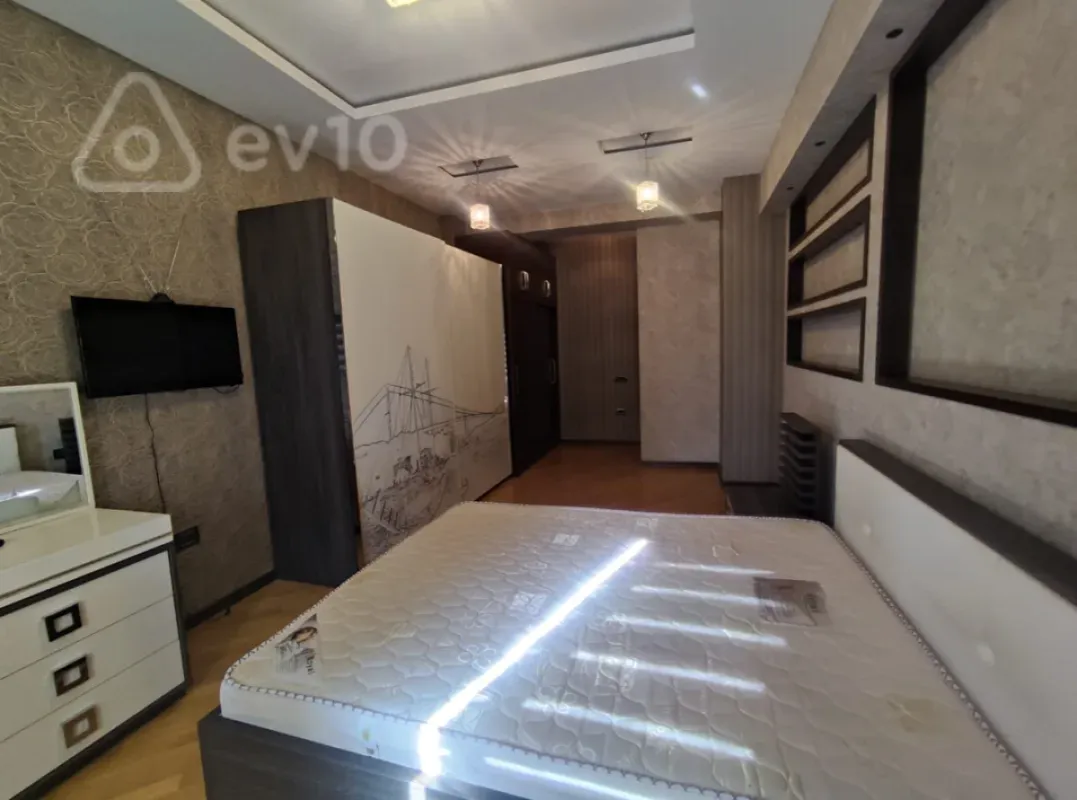 Kirayə verilir 3 otaqlı yeni tikili 140 m²