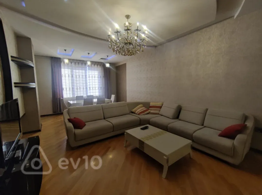Kirayə verilir 3 otaqlı yeni tikili 140 m²