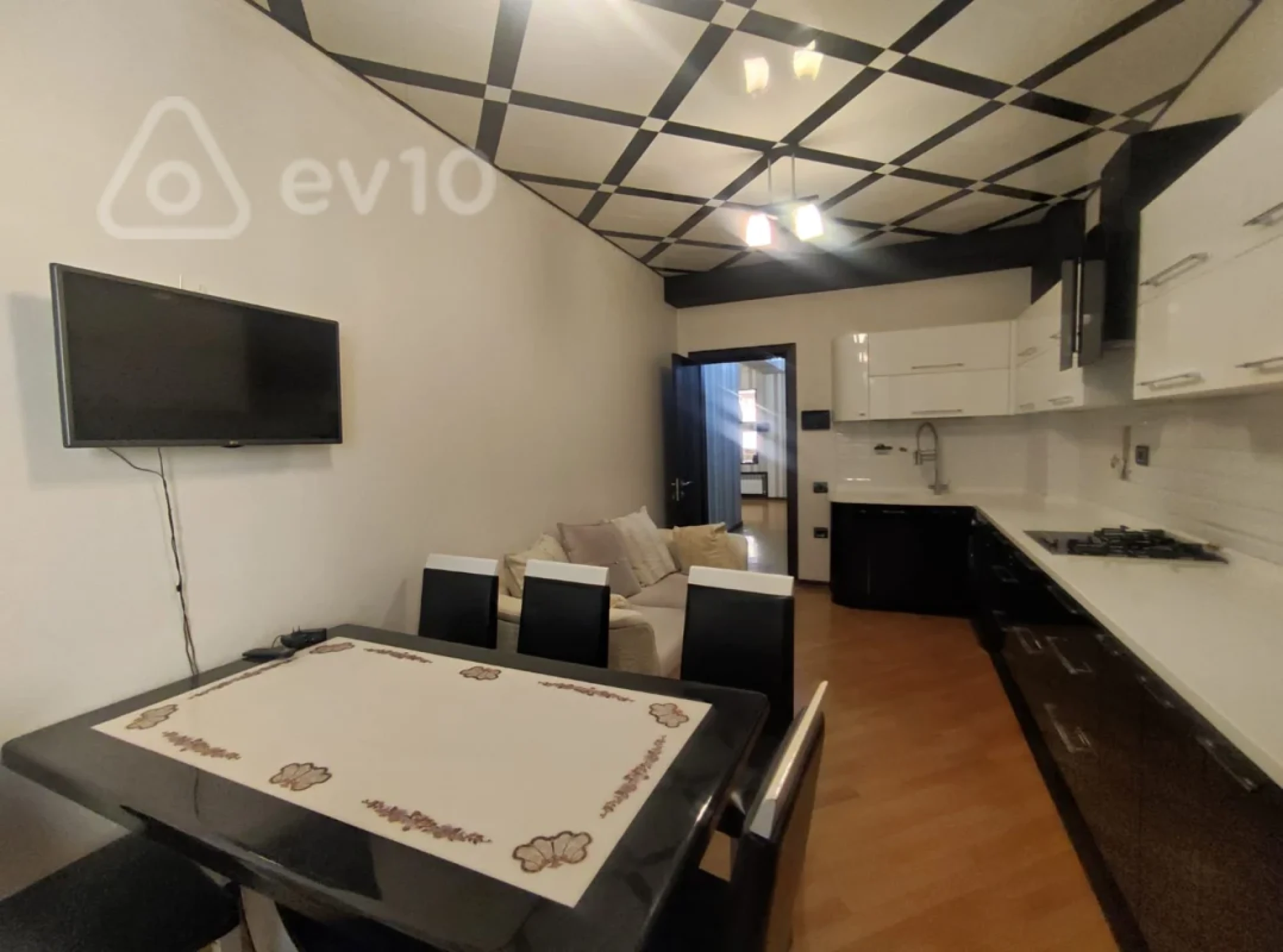 Kirayə verilir 3 otaqlı yeni tikili 140 m²