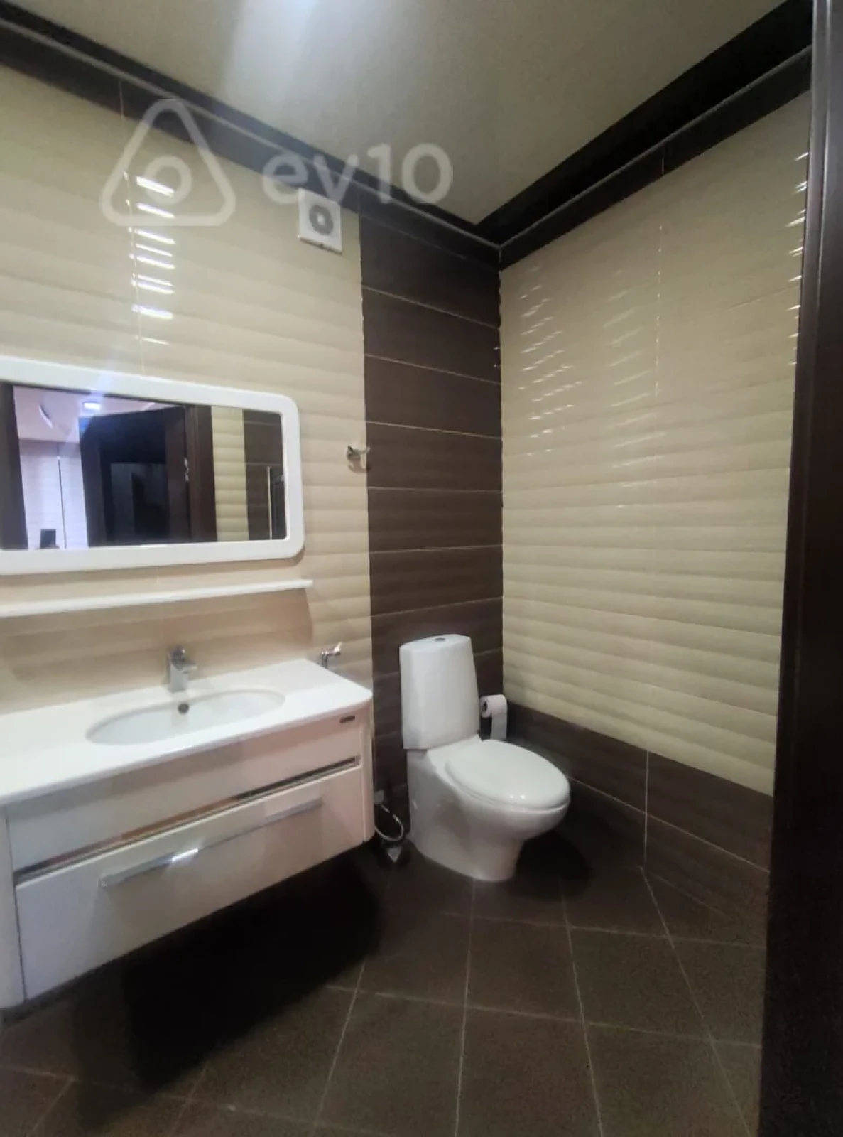 Kirayə verilir 3 otaqlı yeni tikili 140 m²